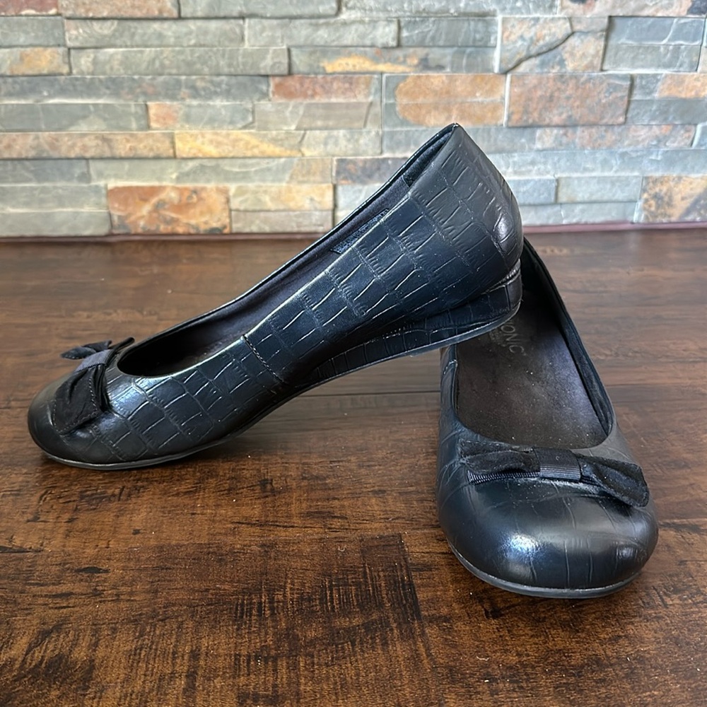 Vionic wedge